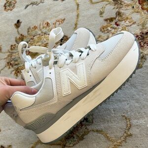 New Balance White Athletic Shoes with Superior Comfort and Durability